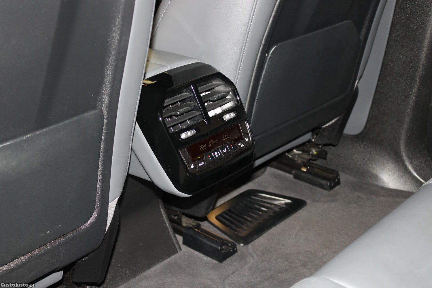 BMW iX XDRIVE 40 PACK DESPORTIVO — fotografia 12