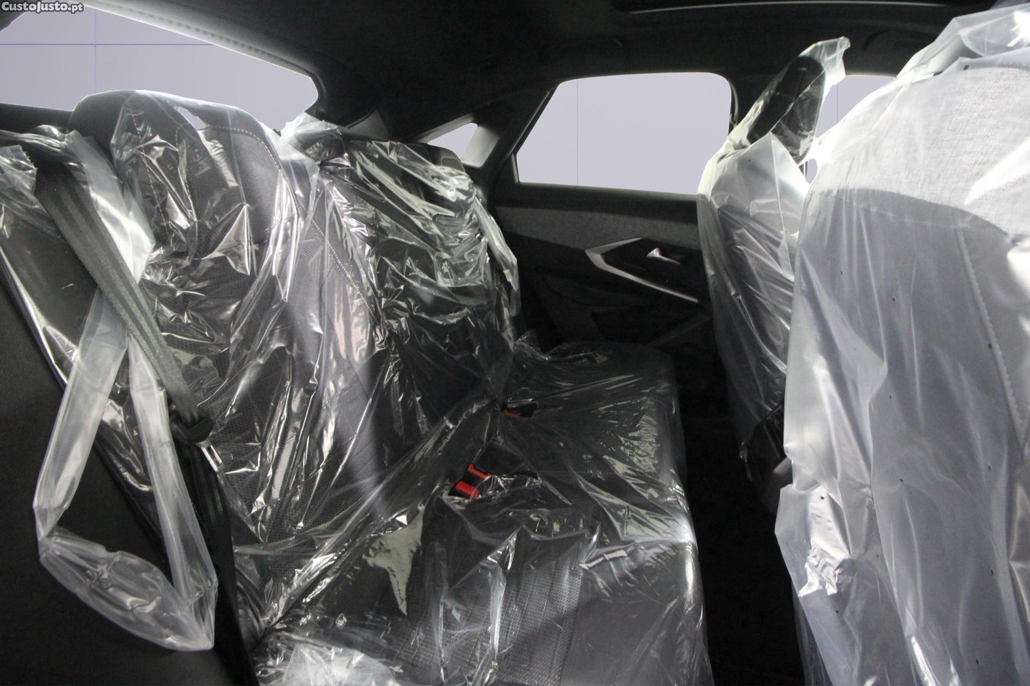 Peugeot e-3008 73 kWh Allure — fotografia 4