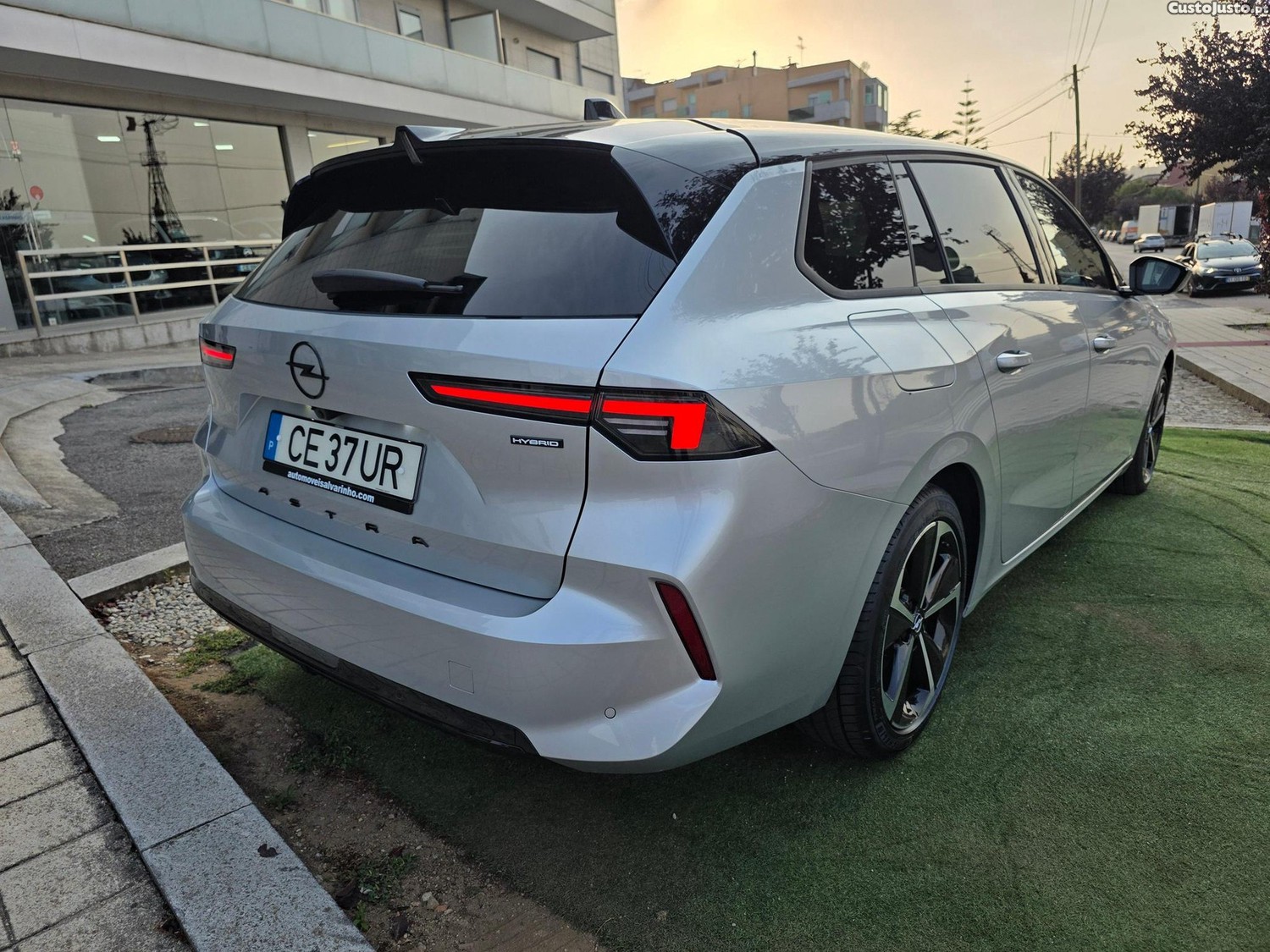 Opel Astra Sports Tourer 1.2 T Hybrid GS eDCT — fotografia 2