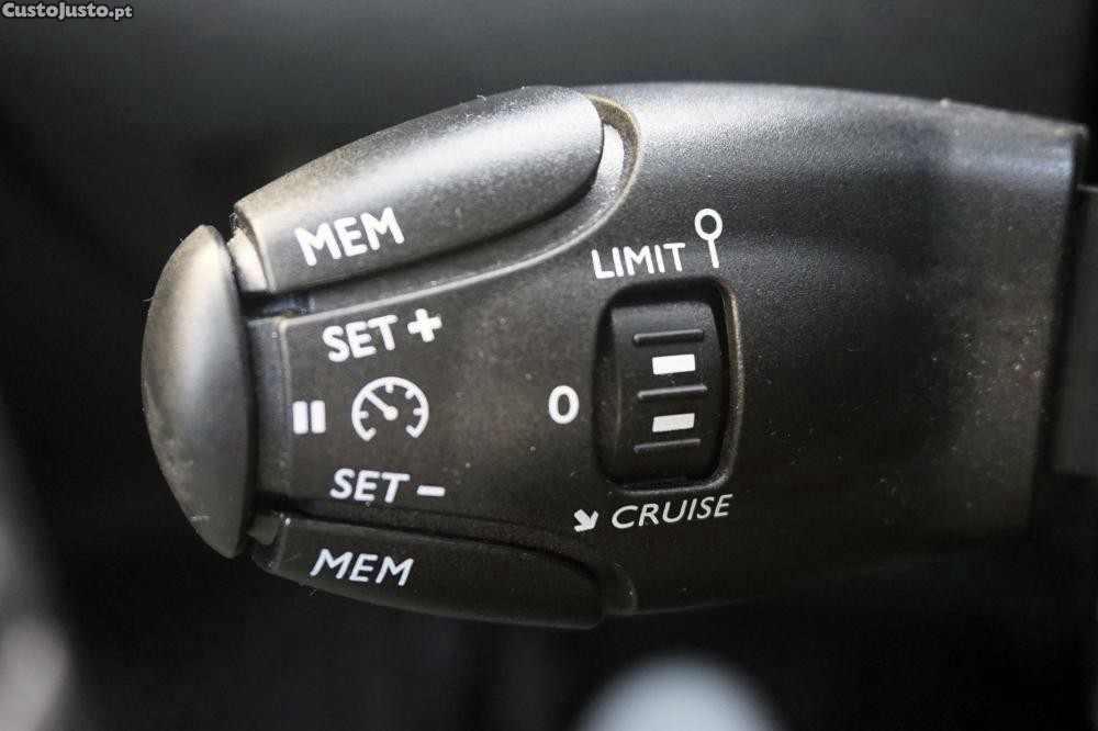 Peugeot 2008 1.2 PureTech Allure — fotografia 10