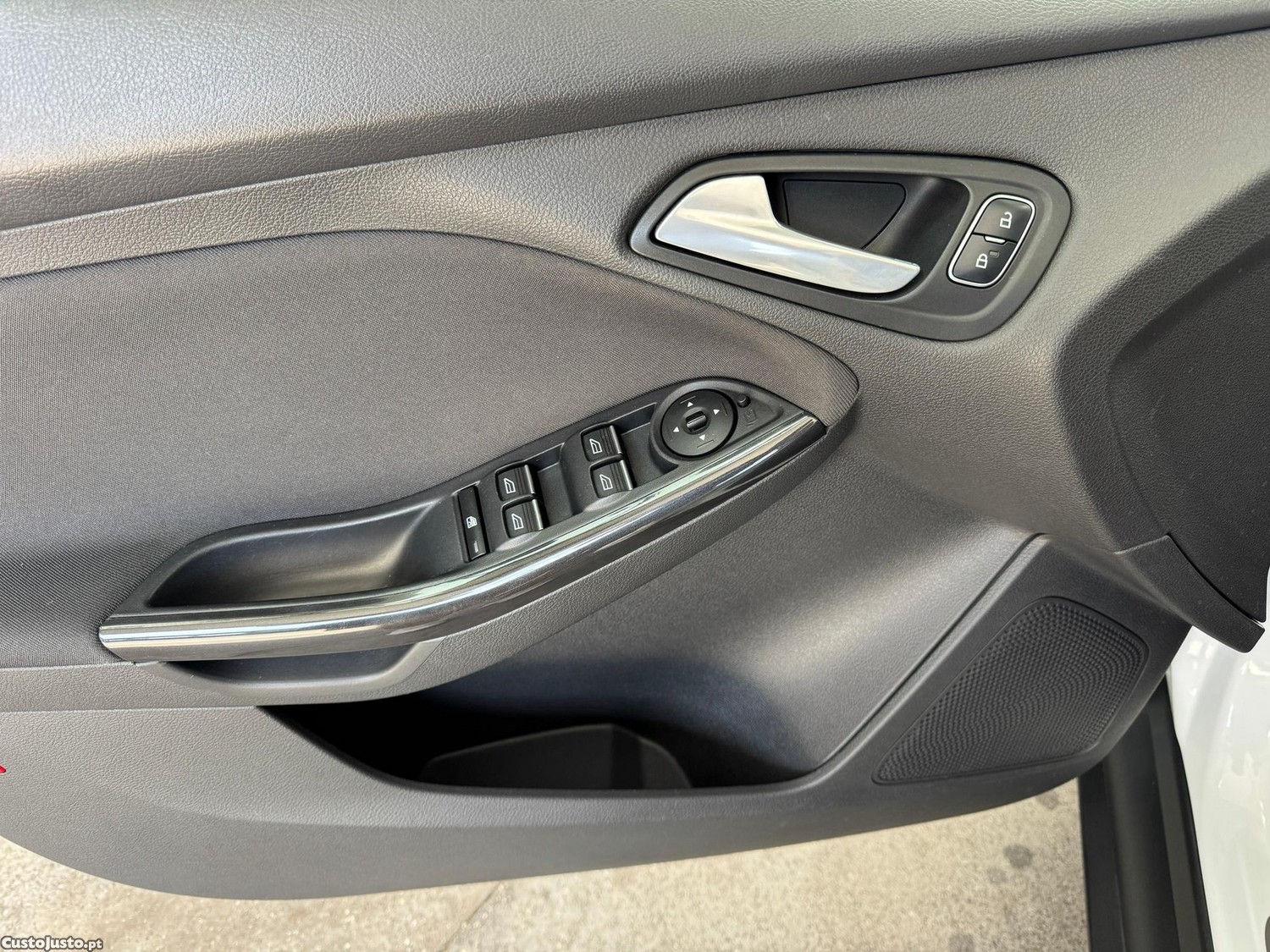 Ford Focus 1.0 SCTi Titanium — fotografia 16