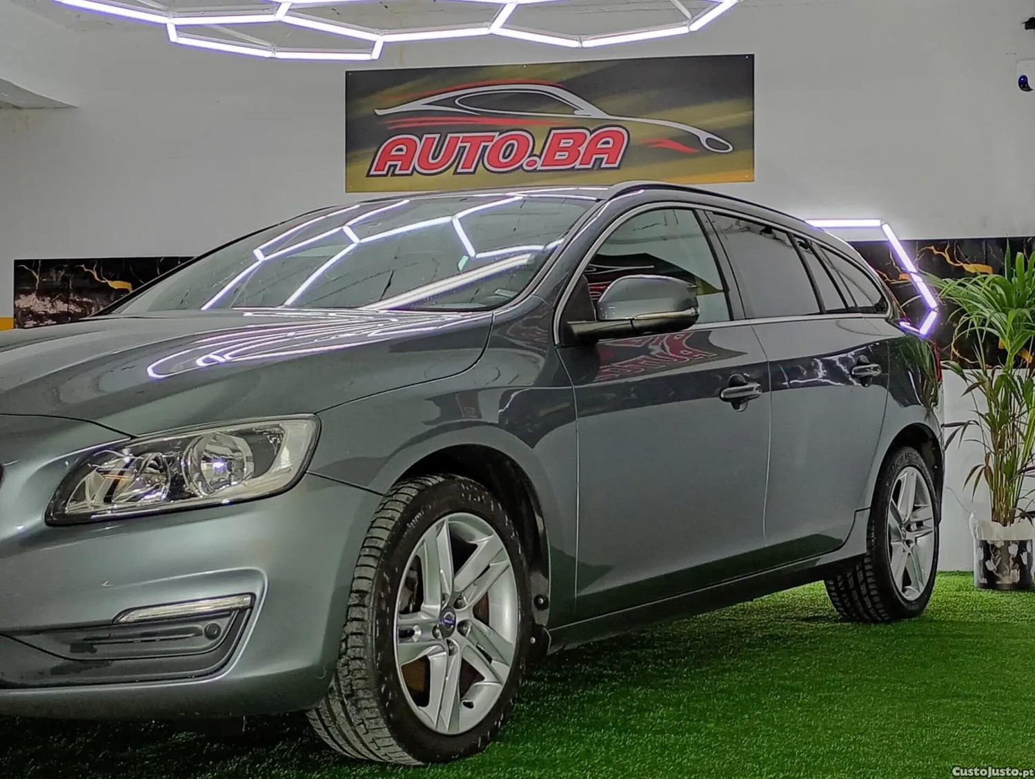 Volvo V60 2.0 D2 R-Design Momentum — fotografia 22