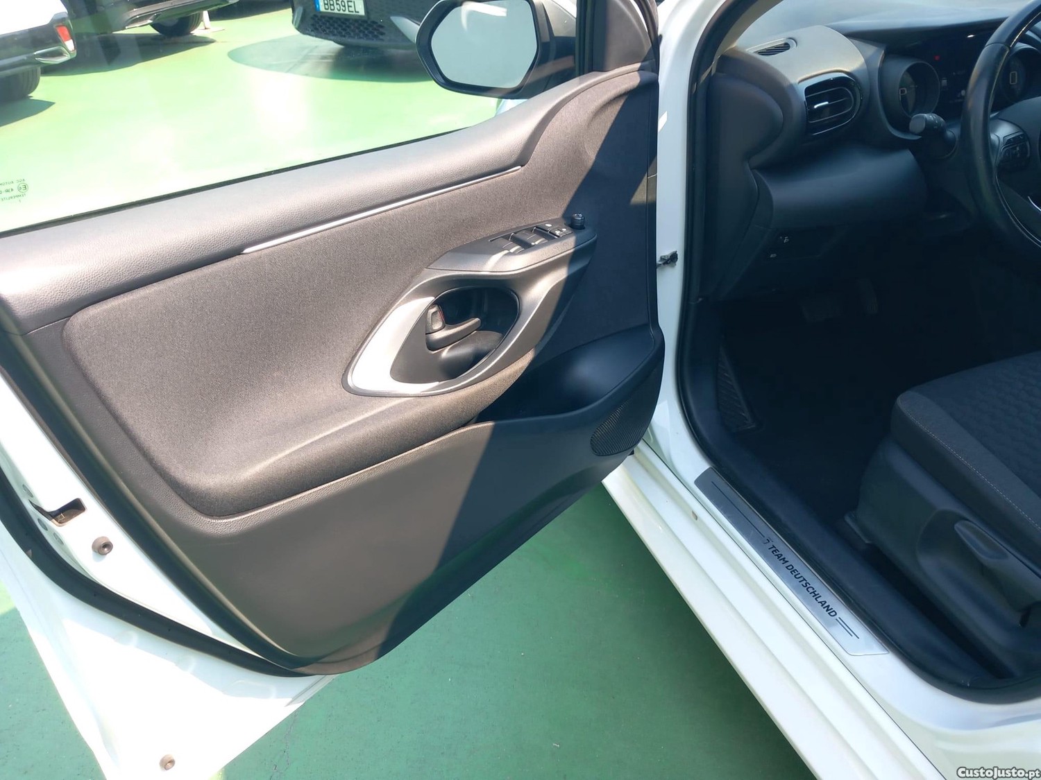 Toyota Yaris 1.5 HDF Exclusive — fotografia 19