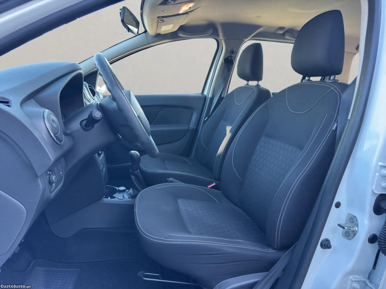 Dacia Logan 0.9 TCe Comfort Bi-Fuel — fotografia 9