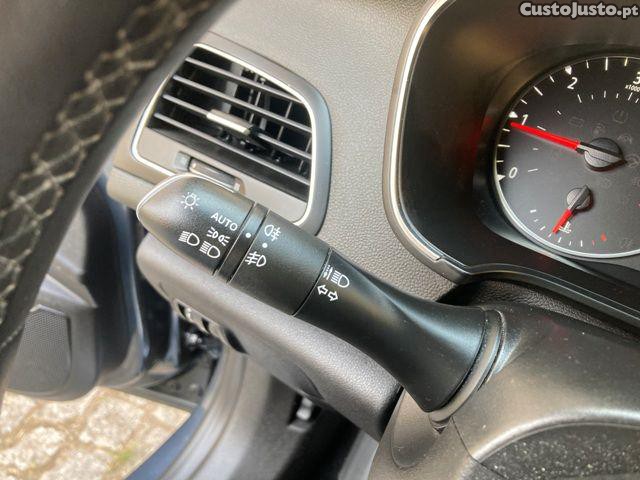 Renault Mégane 1.5 Blue dCi Limited — fotografia 12