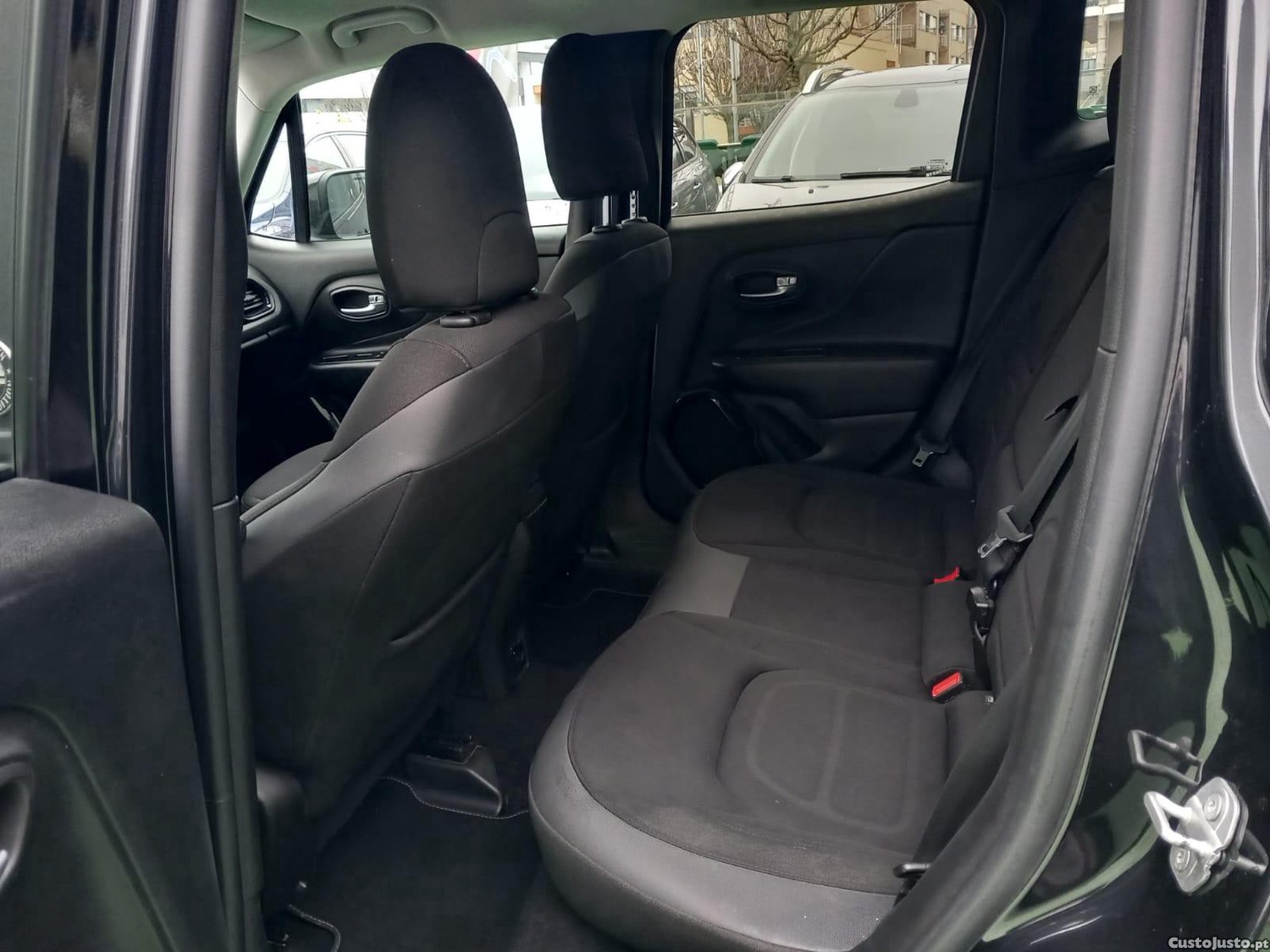 Jeep Renegade 1.6 MJD Night Eagle — fotografia 4