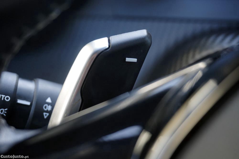 Peugeot 2008 1.2 PureTech Allure — fotografia 12