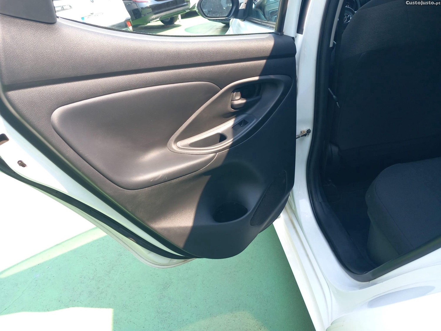 Toyota Yaris 1.5 HDF Exclusive — fotografia 4