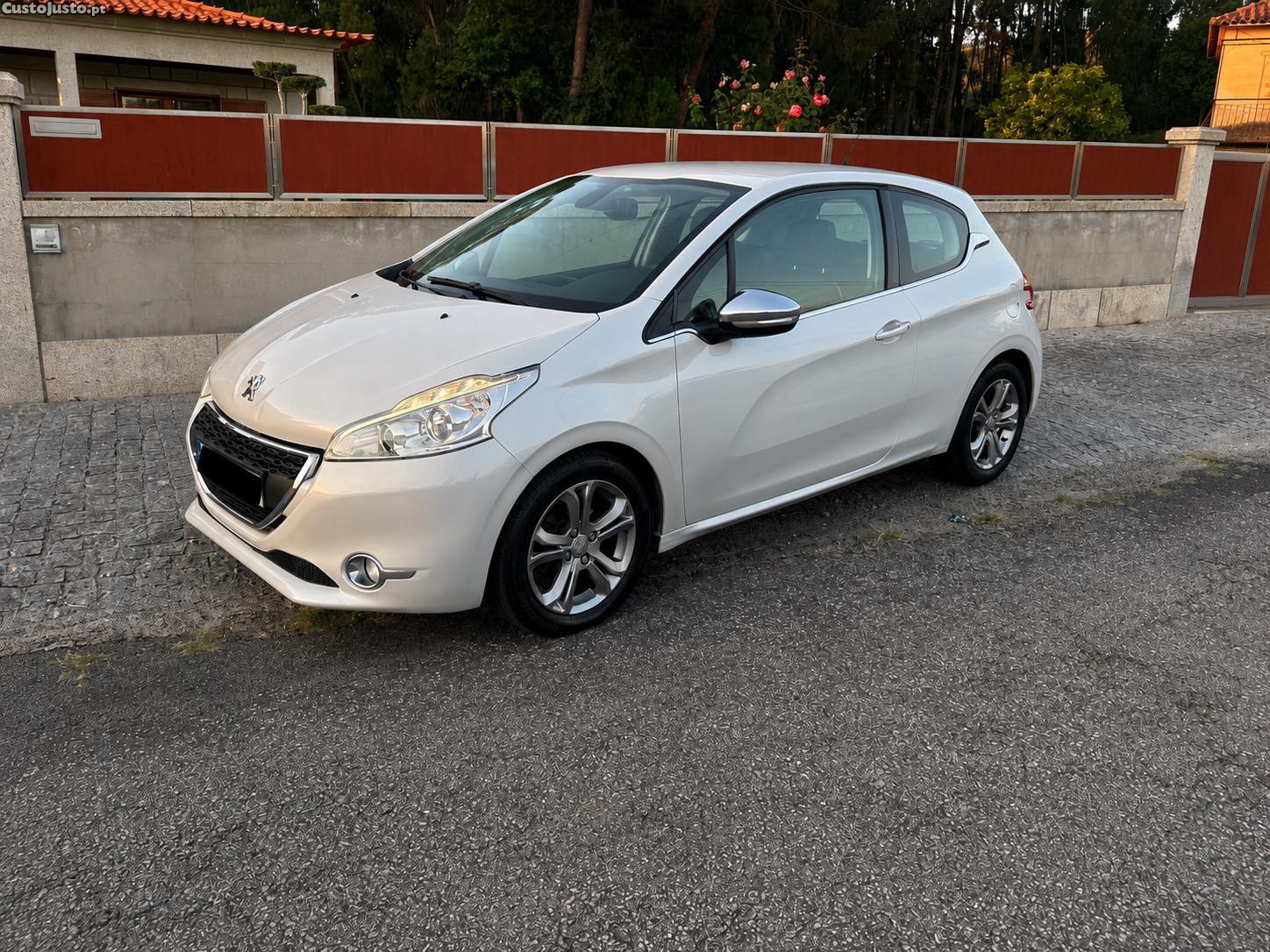 Peugeot 208 Allure — fotografia 2