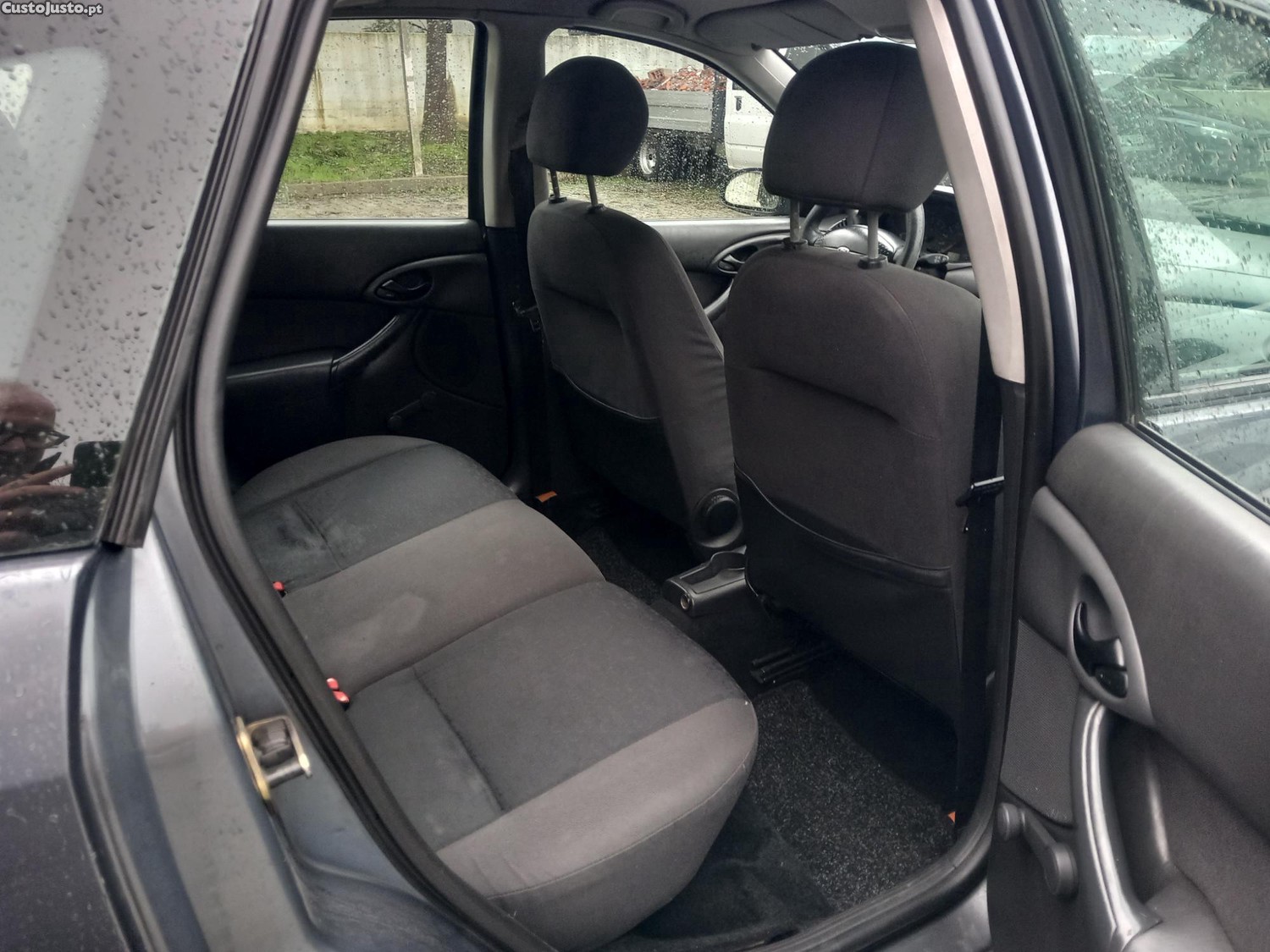 Ford Focus 1.4 Ambiente — fotografia 8