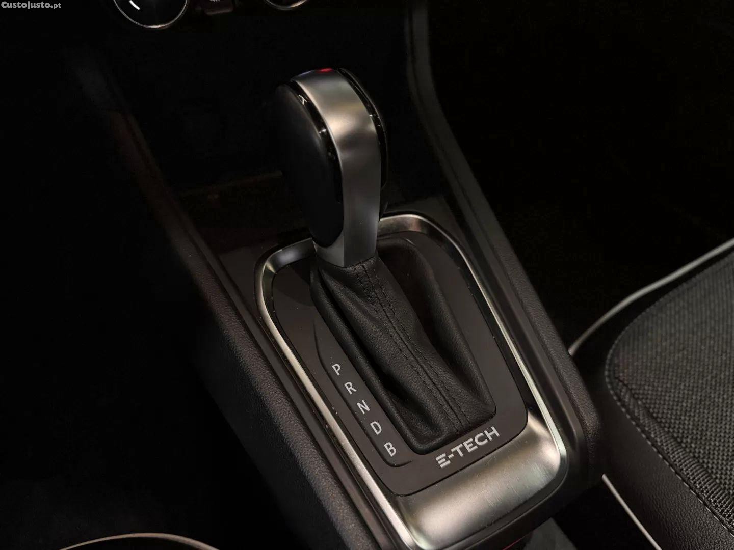 Renault Captur 1.6 e-tech plug-in intens — fotografia 7