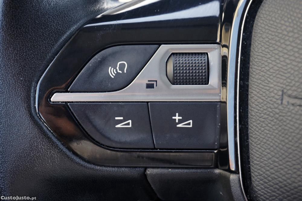 Peugeot 2008 1.2 PureTech Allure — fotografia 14