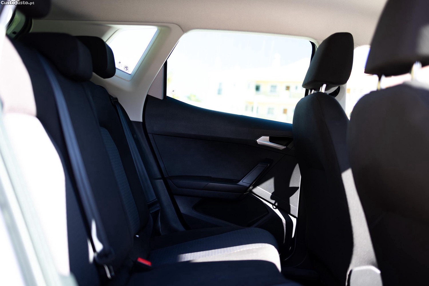 SEAT Arona 1.0 TSI Style Plus 5V 5P — fotografia 2