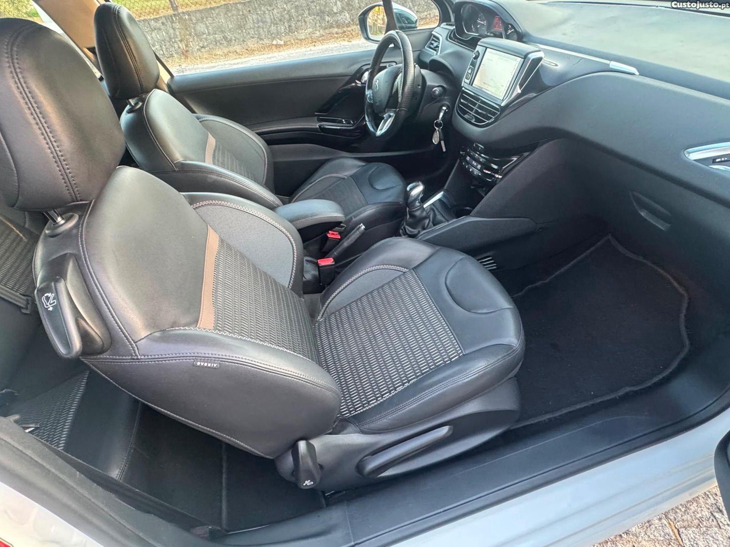 Peugeot 208 Allure — fotografia 6