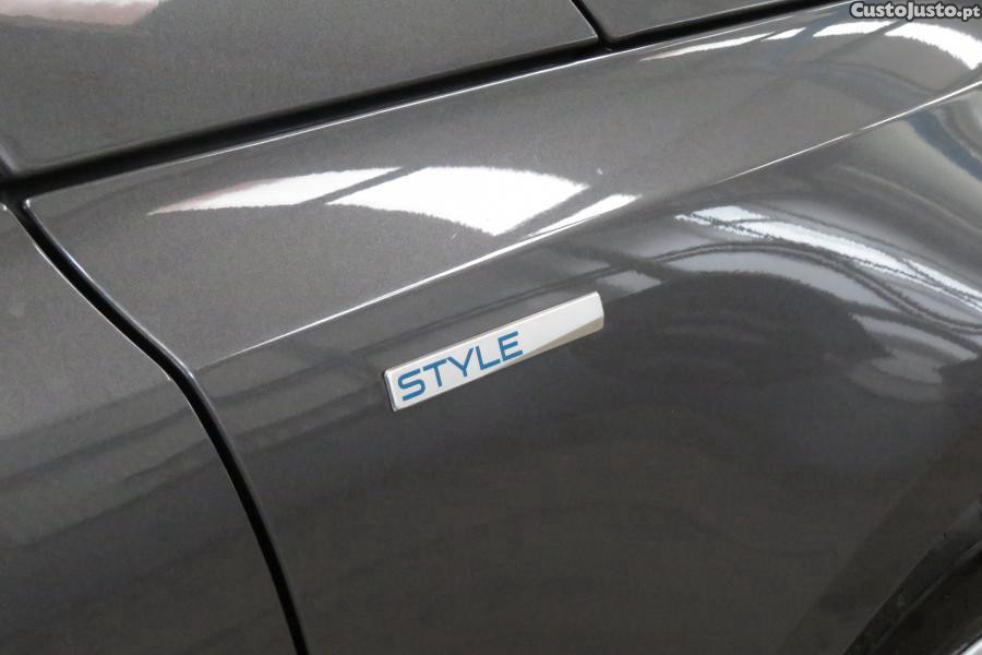 Peugeot 308 1.5 BlueHDi Style — fotografia 2