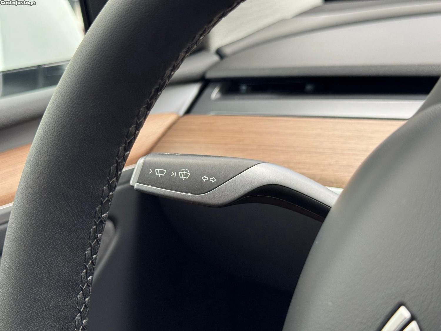 Tesla Model Y Tração Traseira — fotografia 12