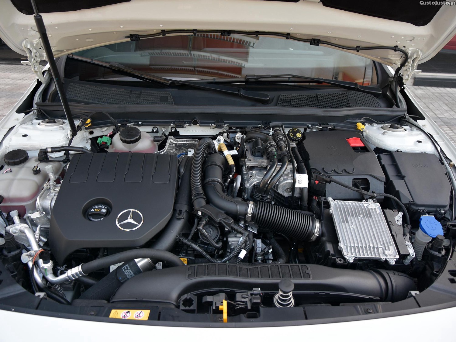 Mercedes-Benz A 250 e Plug-In IVA dedutível Nacional 14.900kms — fotografia 4