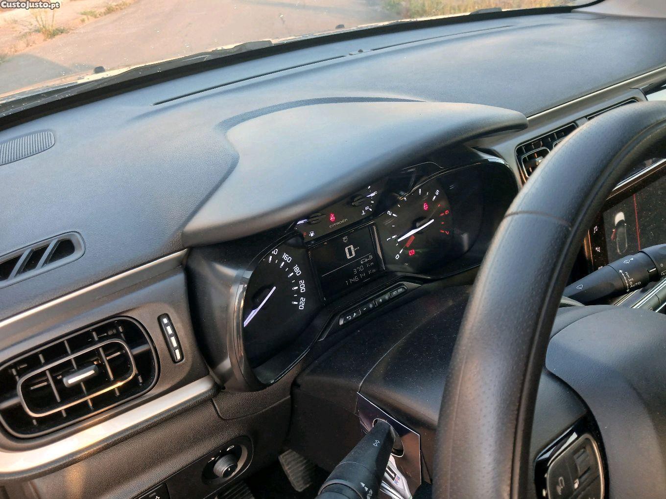 Citroën C3 PureTech Shine — fotografia 3