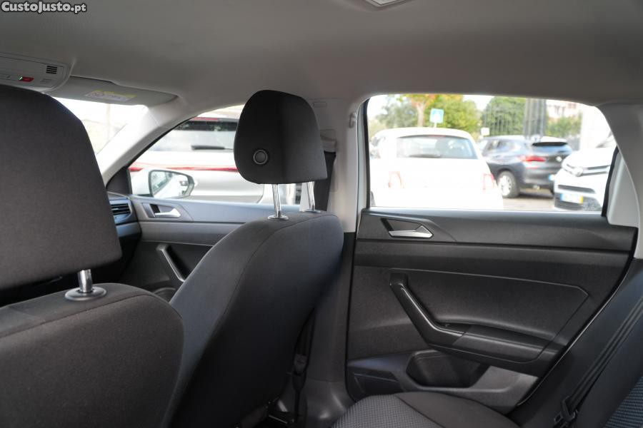 Volkswagen Polo 1.0 Confortline — fotografia 8