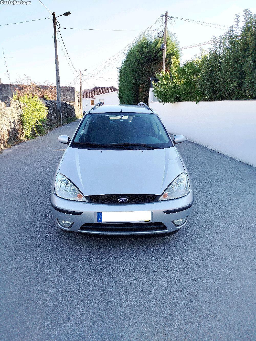 Ford Focus 1.4 gasolina ano 2004 impecável — fotografia 5