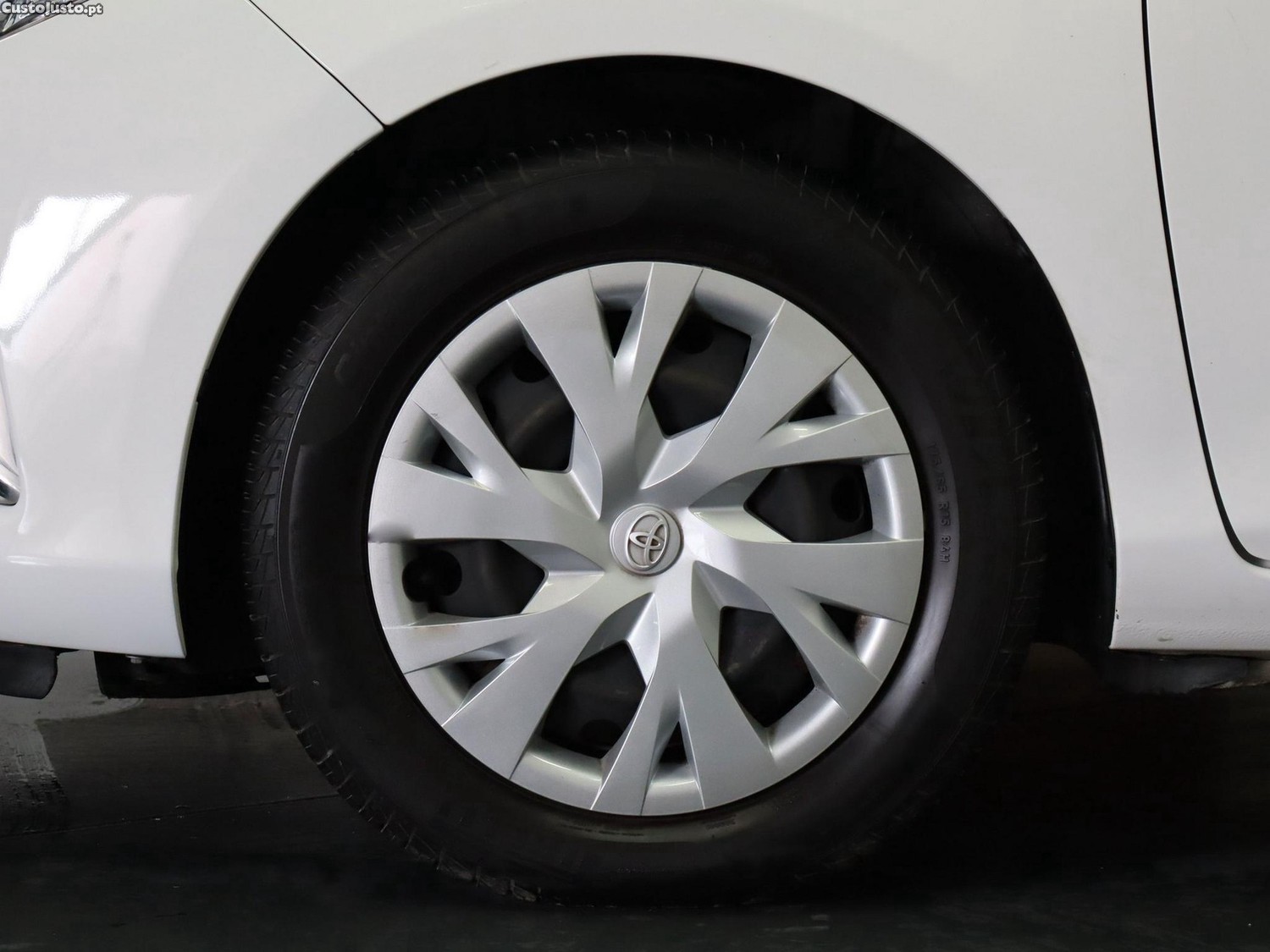 Toyota Yaris 1.5 HSD Comfort — fotografia 16