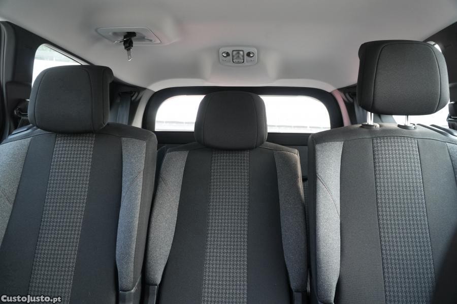 Peugeot 5008 1.2 PureTech Active — fotografia 3