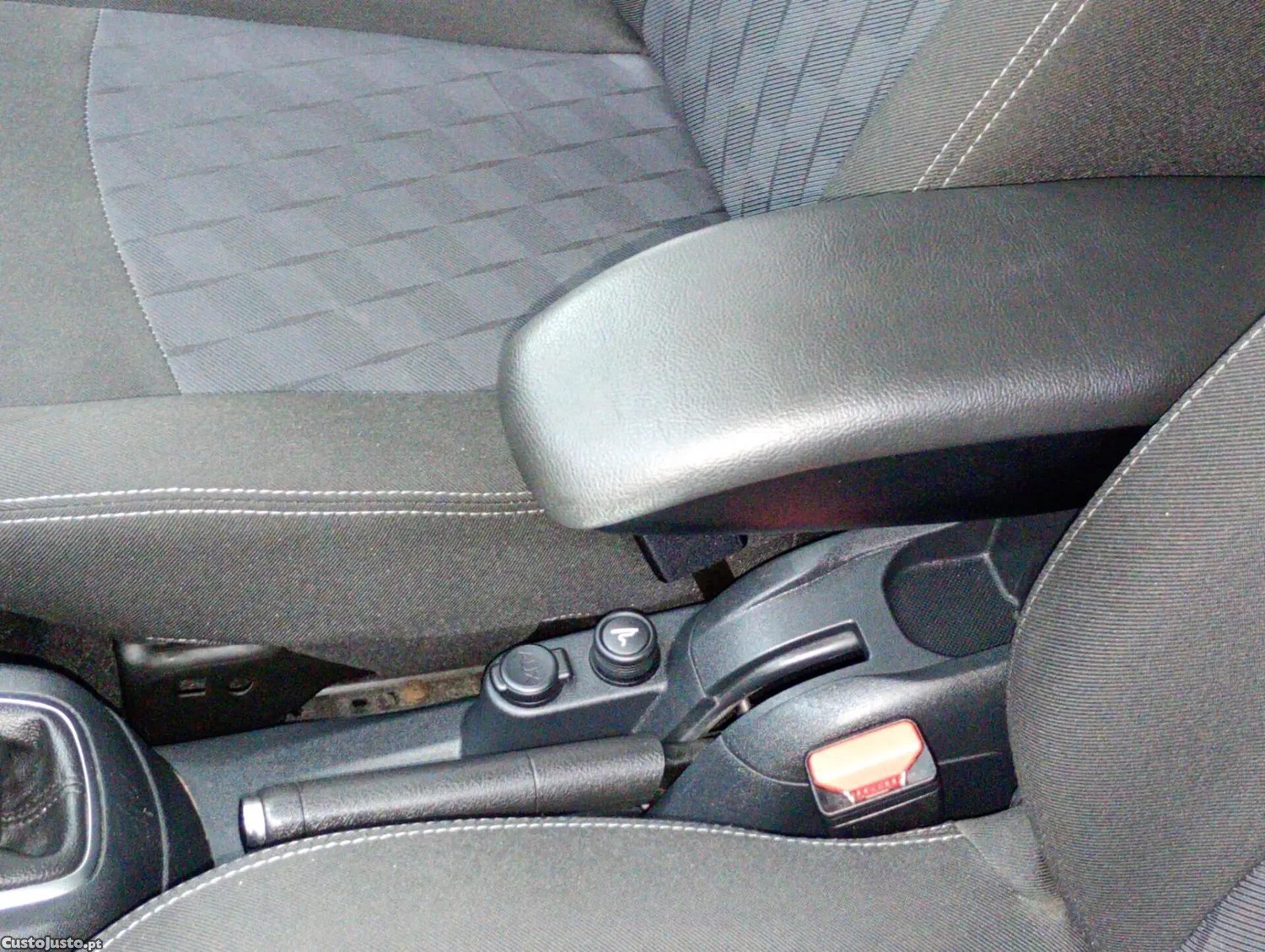 Citroën C-Elysée 1.6 BlueHDi Exclusive — fotografia 8