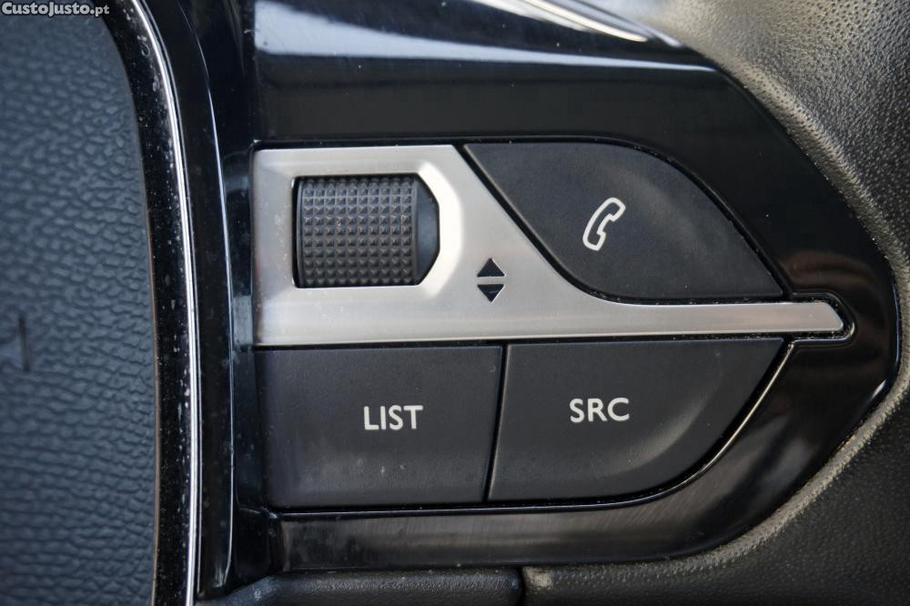 Peugeot 2008 1.2 PureTech Allure — fotografia 13