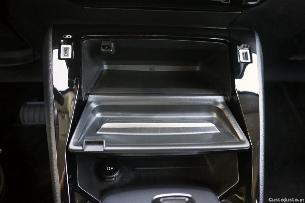 Peugeot 2008 1.2 PureTech Allure — fotografia 6