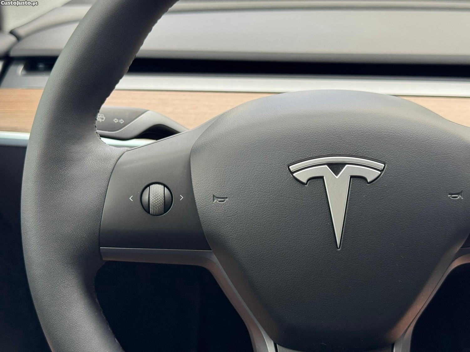 Tesla Model Y Tração Traseira — fotografia 11
