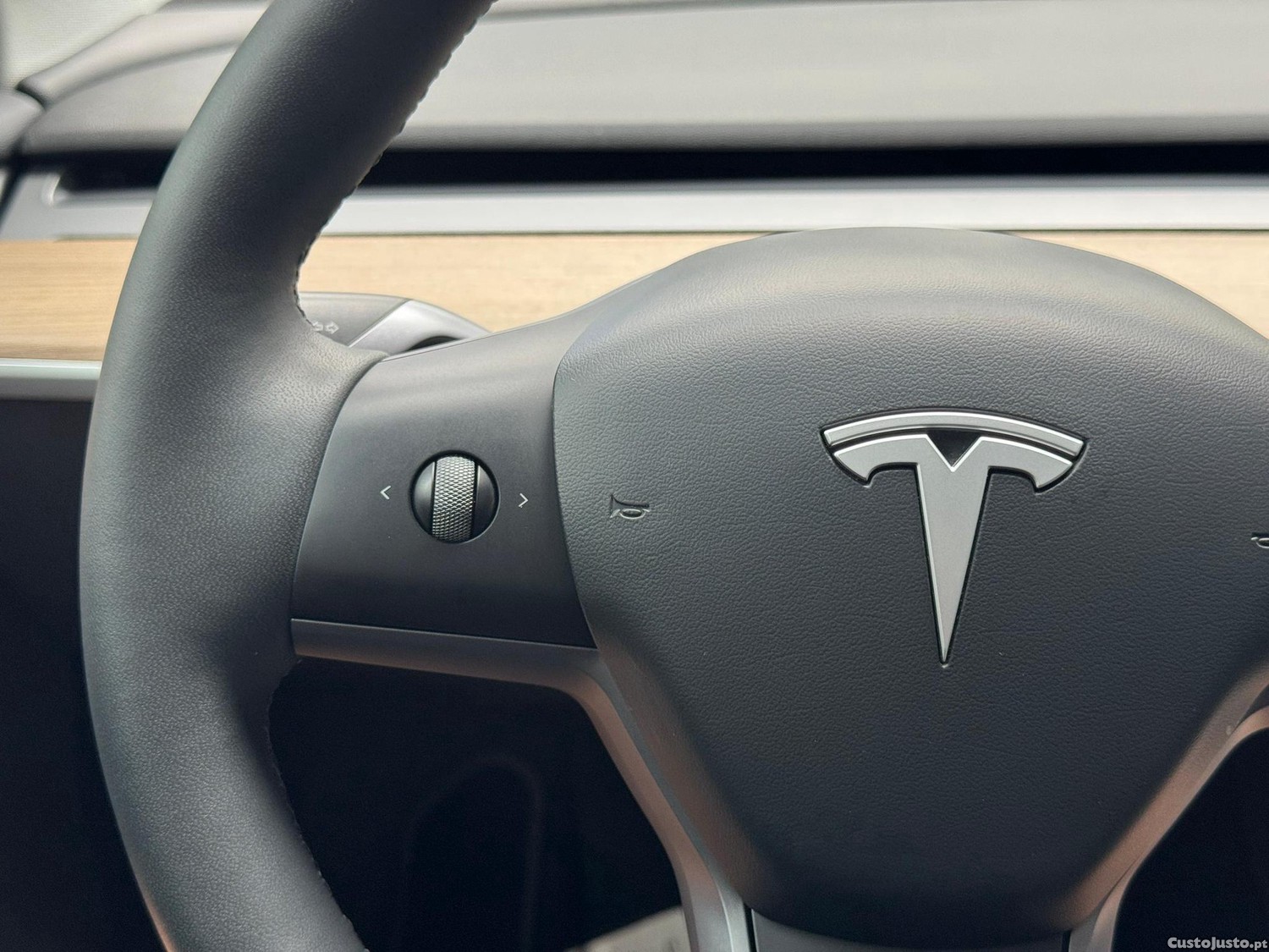 Tesla Model Y Tração Traseira — fotografia 12