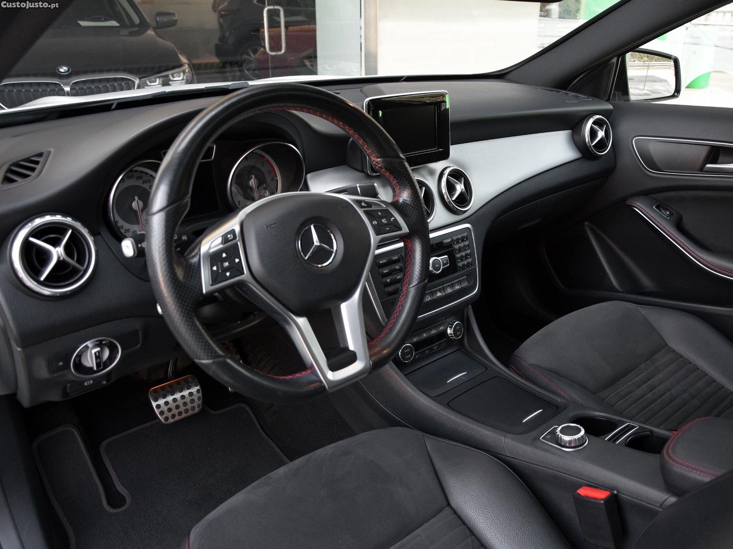 Mercedes-Benz GLA 200 D AMG Automático 141.000km — fotografia 8