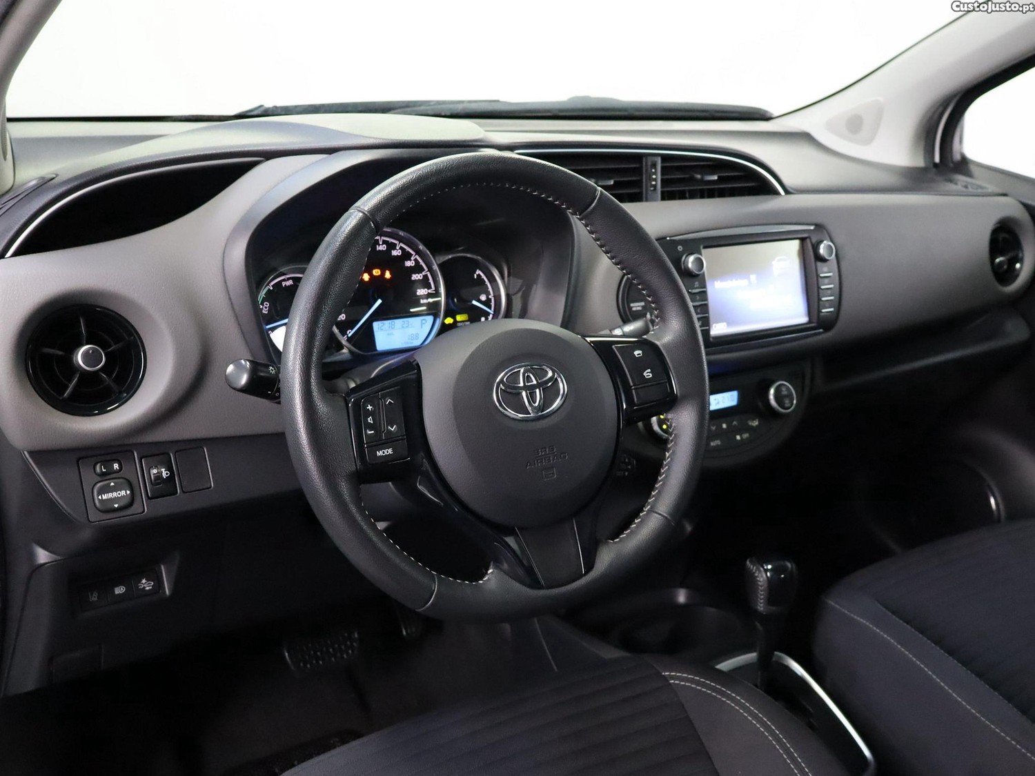 Toyota Yaris 1.5 HSD Comfort — fotografia 15