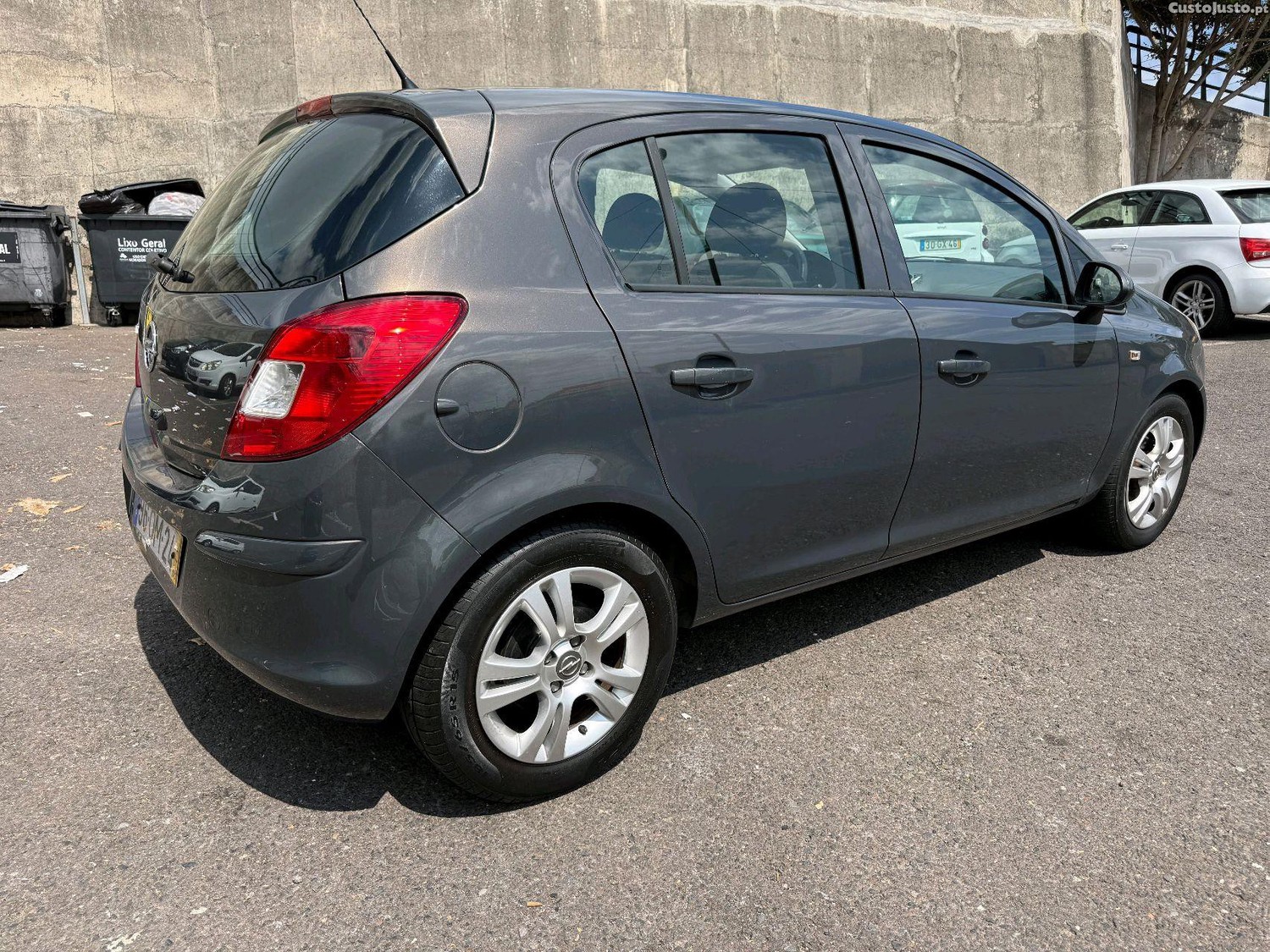 Opel Corsa D 1.2 — fotografia 4