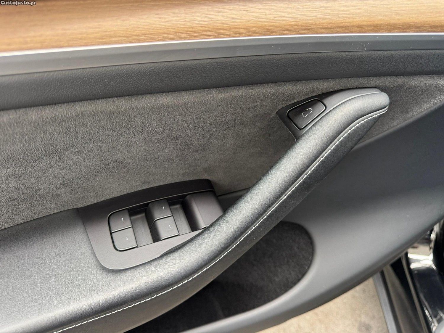 Tesla Model Y Tração Traseira — fotografia 15
