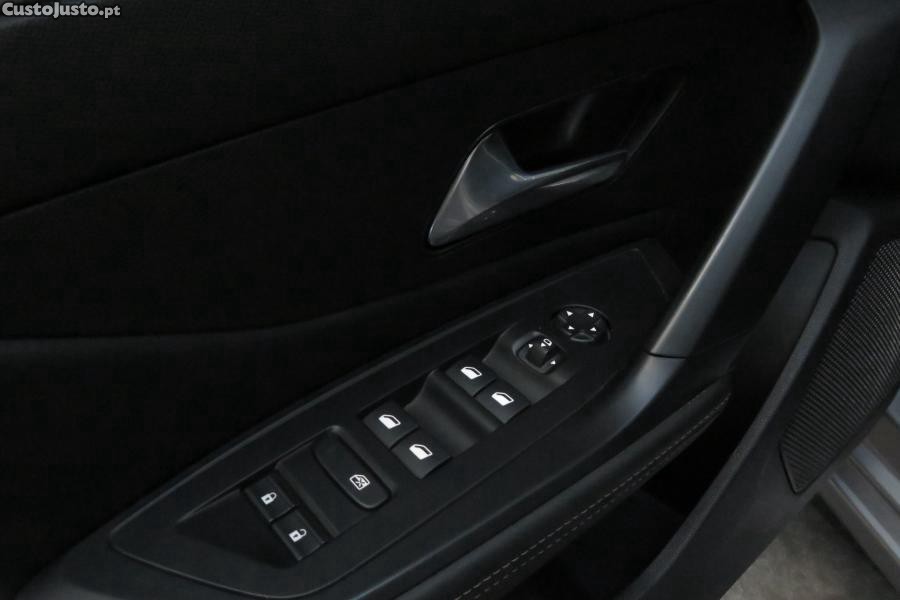 Peugeot 308 1.2 PureTech Allure — fotografia 9