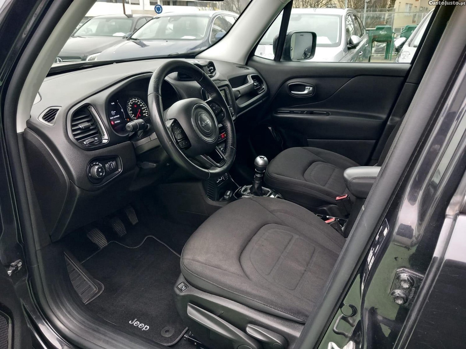 Jeep Renegade 1.6 MJD Night Eagle — fotografia 17