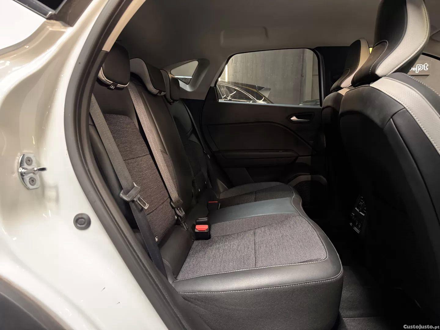 Renault Captur 1.6 e-tech plug-in intens — fotografia 3