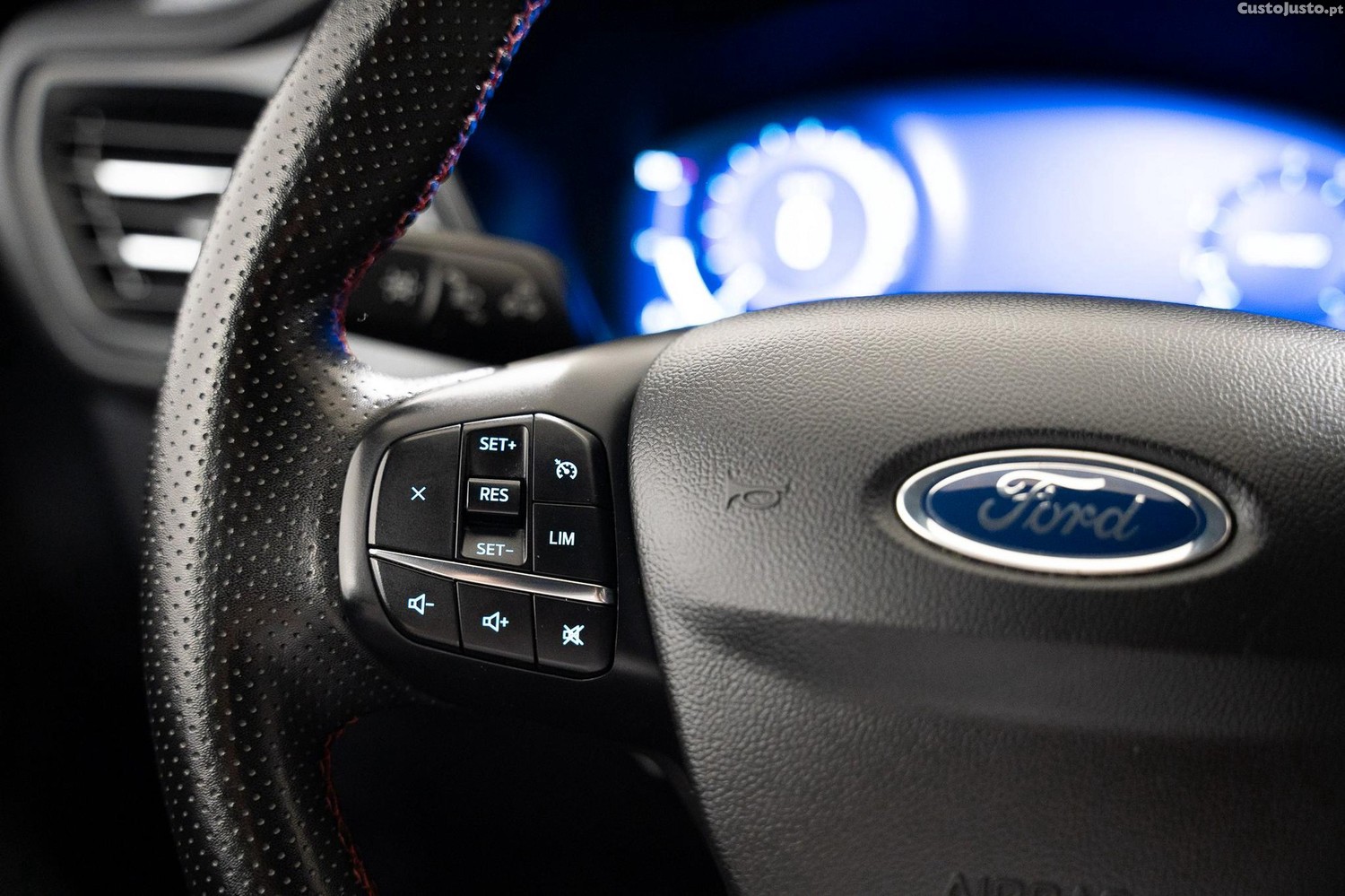 Ford Kuga 1.5 EcoBoost Titanium — fotografia 15
