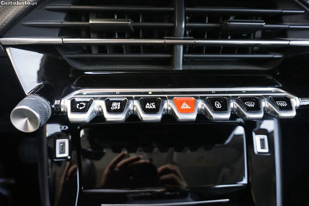 Peugeot 2008 1.2 PureTech Allure — fotografia 5