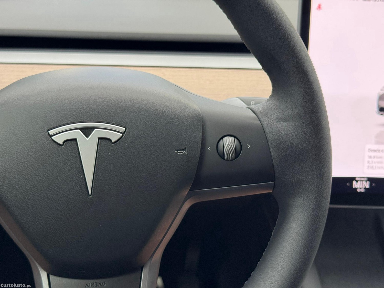 Tesla Model Y Tração Traseira — fotografia 10