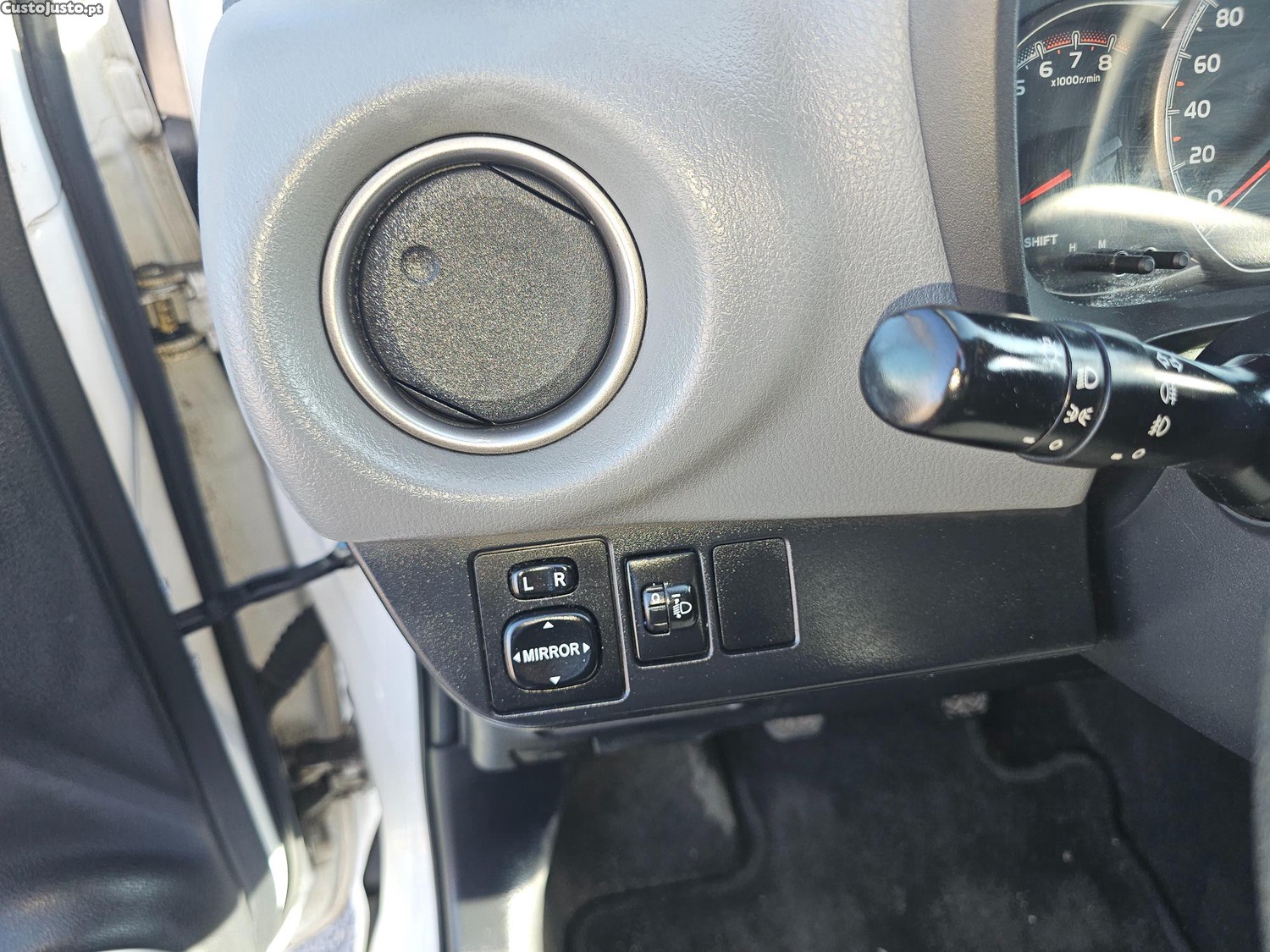 Toyota Yaris 1.0 VVT-i Confort AC + CAMERA TRASEIRA — fotografia 6