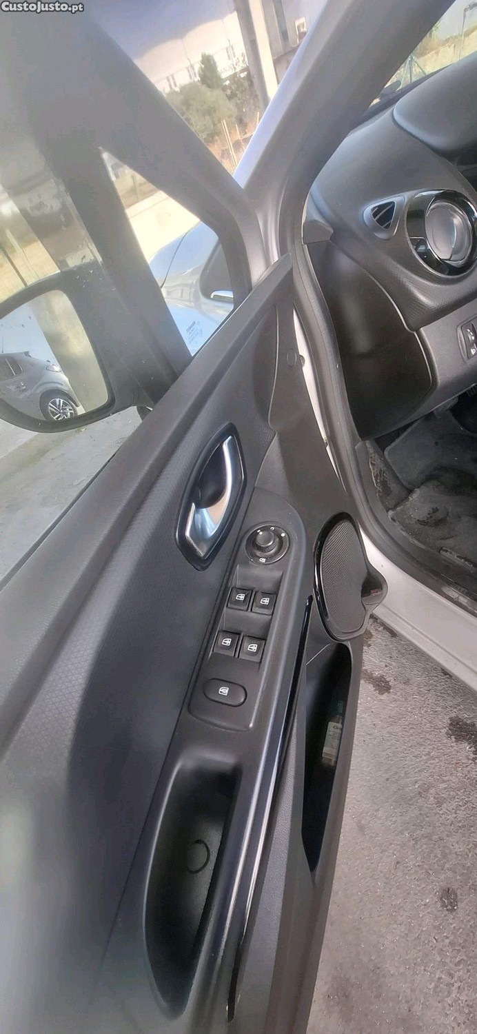 Renault Clio Limited — fotografia 3