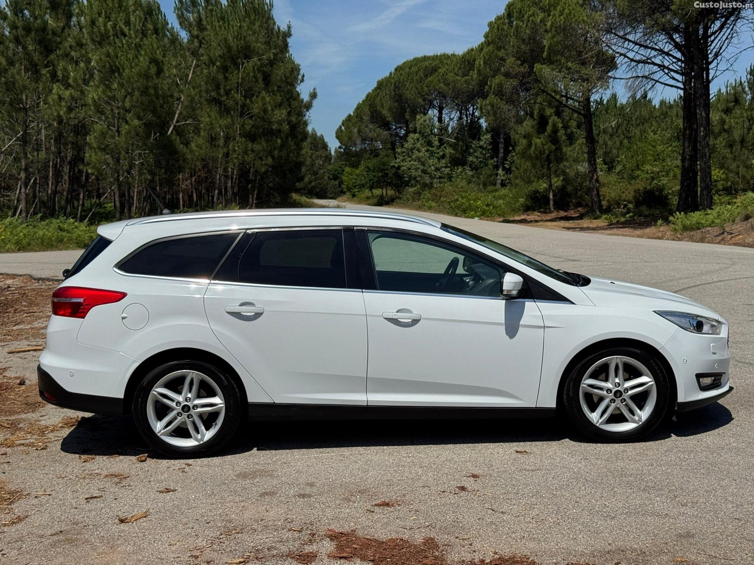 Ford Focus 1.0 SCTi Titanium — fotografia 28
