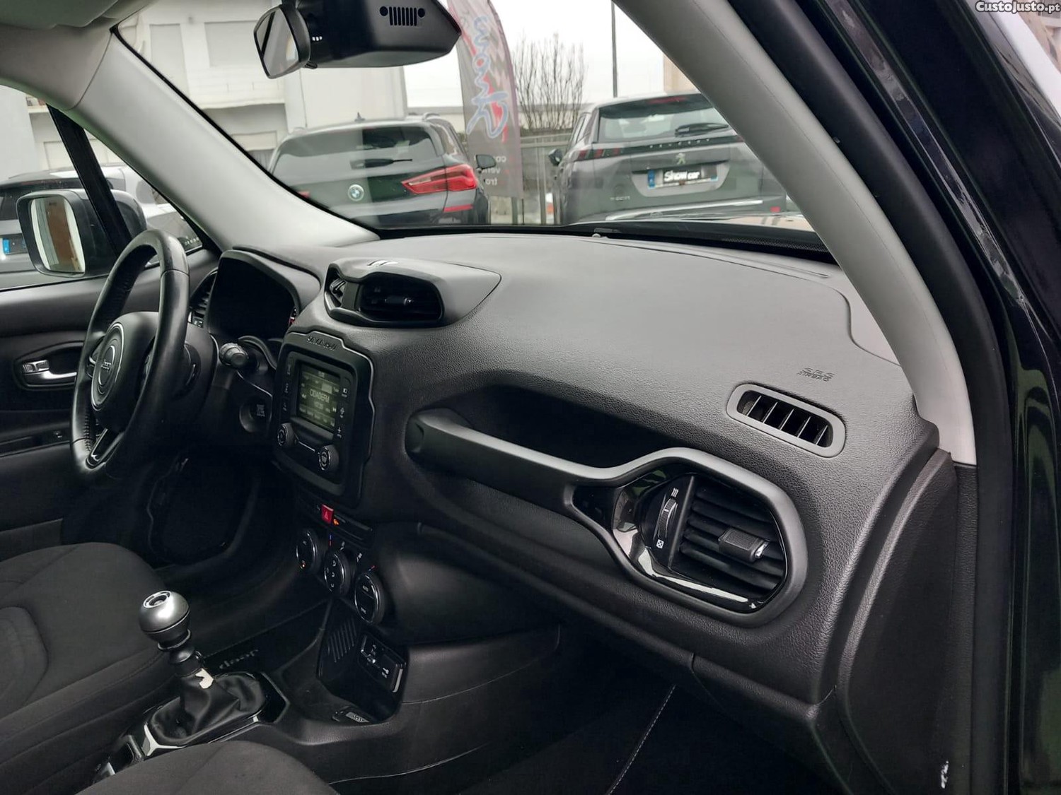 Jeep Renegade 1.6 MJD Night Eagle — fotografia 13