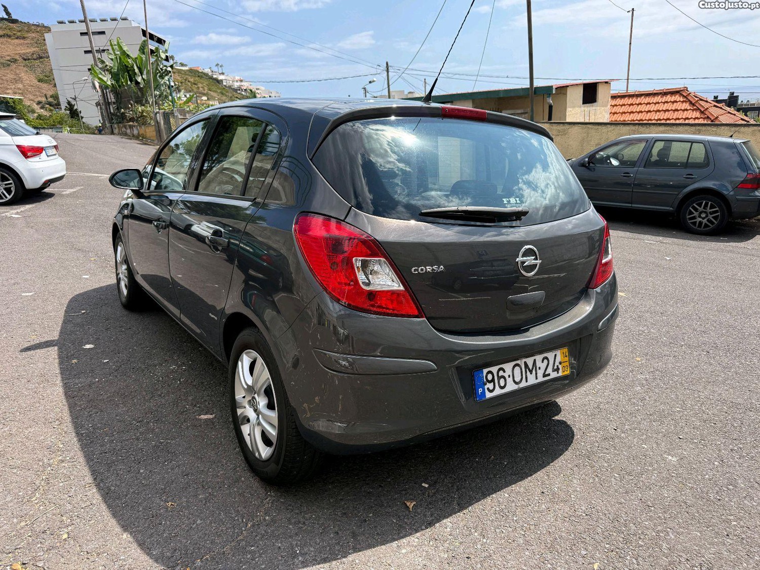 Opel Corsa D 1.2 — fotografia 3