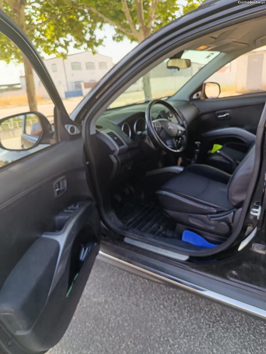 Mitsubishi Outlander Suv - 10 — photo 4
