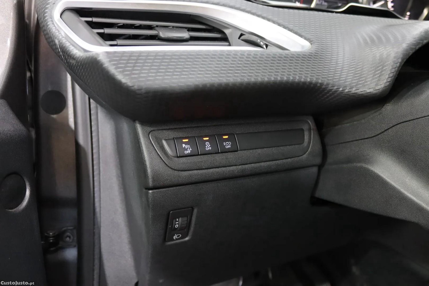 Peugeot 2008 1.2 PureTech Allure — fotografia 7