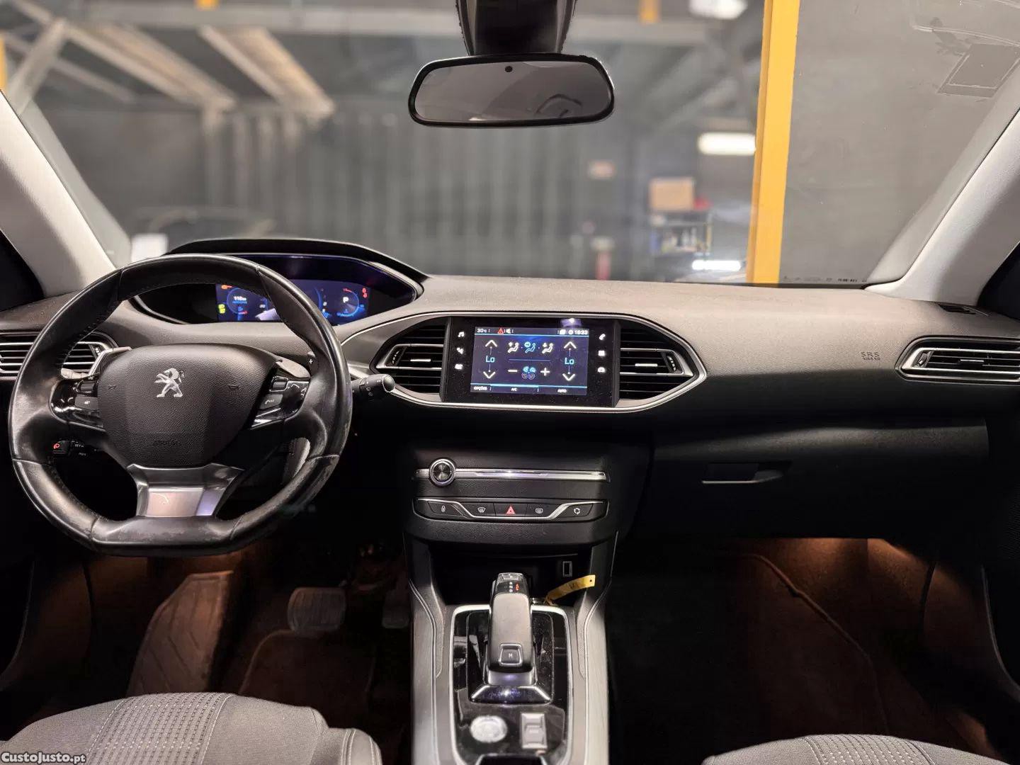 Peugeot 308 1.5 bluehdi style eat8 — fotografia 16