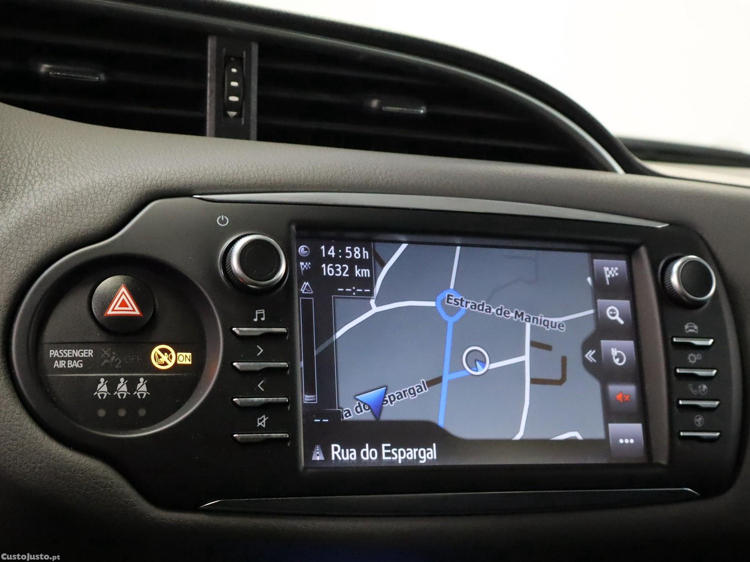 Toyota Yaris 1.5 HSD Comfort — fotografia 8